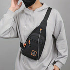Bolso de Pecho para Hombre Impermeable con Salida para Audífonos
