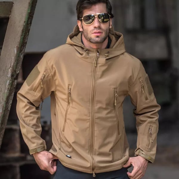 Chamarra Softshell para Hombre Resistente al Agua con Capucha